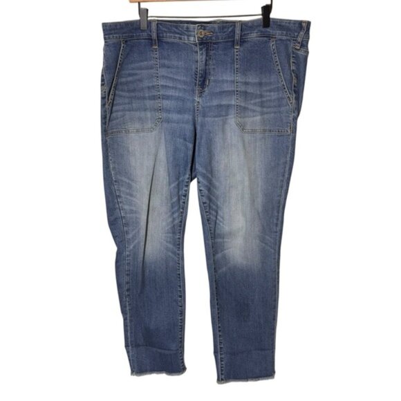 torrid Denim - Torrid Crop Boyfriend Straight Vintage Stretch Mid-Rise Jean Size 16